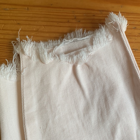 Pale pink frayed cropped jeans - Picture 8 of 9
